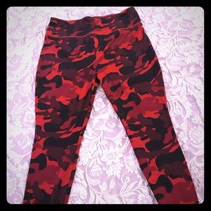 Wild Fable Camo High-Raise Leggings Large Red